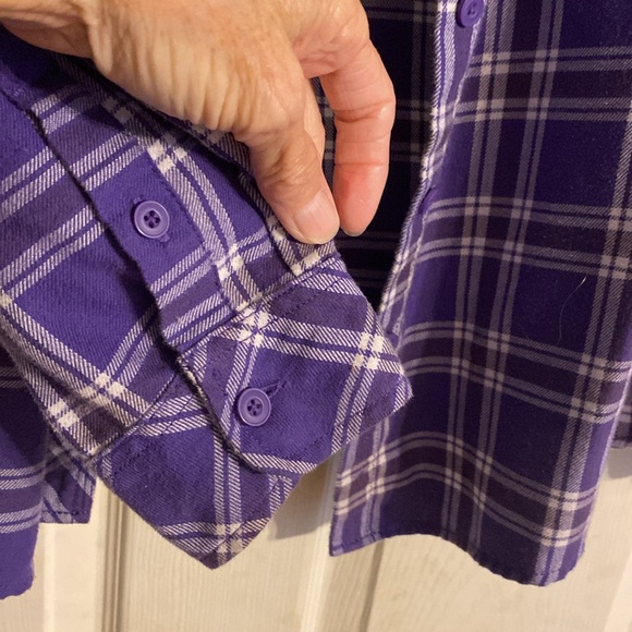 Women’s Duluth Trading flannel shirt - Picture 6 of 7